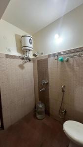 Ένα μπάνιο στο Mannat