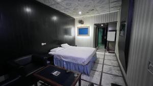 Postel nebo postele na pokoji v ubytování SSClub Hotel Peshawar
