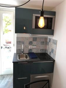 Η κουζίνα ή μικρή κουζίνα στο My Collioure - La Suite - Sauna, Spa & Beach +17 φωτογραφίες