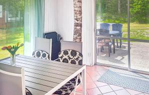 Zahrada ubytování Gorgeous Home In Annerstad