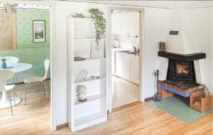 Kuchyň nebo kuchyňský kout v ubytování Gorgeous Home In Annerstad