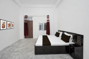 Ένα ή περισσότερα κρεβάτια σε δωμάτιο στο SPOT ON Hotel Veer Galaxy