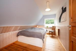 Ένα ή περισσότερα κρεβάτια σε δωμάτιο στο Huus Strandgut