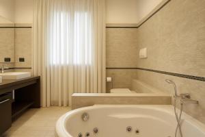 Et badeværelse på Sunshine luxury apartment