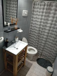 Ένα μπάνιο στο PABLO`S departamento