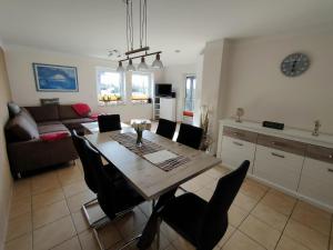 a kitchen and dining room with a table and chairs at Unsere Wenke in Wenkendorf auf Fehmarn