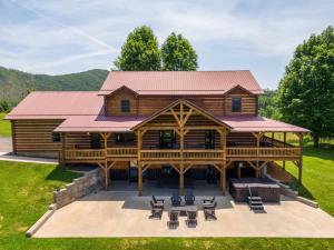 an overhead view of a log cabin with a deck at Grand Vista Lodge in West Jefferson