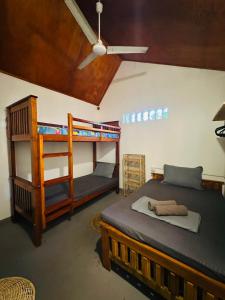 Postel nebo postele na pokoji v ubytování Turtle Sea Guest & Restaurants