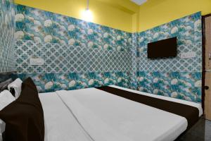 Μια τηλεόραση ή/και κέντρο ψυχαγωγίας στο Hotel O Friends Lodge