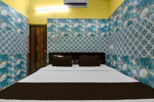 Ένα ή περισσότερα κρεβάτια σε δωμάτιο στο Hotel O Friends Lodge