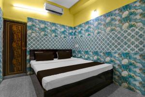 Ένα ή περισσότερα κρεβάτια σε δωμάτιο στο Hotel O Friends Lodge