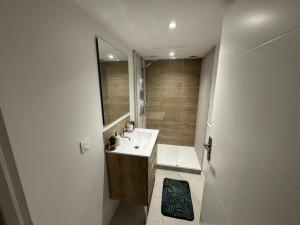 Koupelna v ubytování Le Sejour Pagnon - 3 Chambres + 18 fotografií