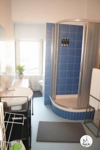 a bathroom with a shower and a sink at SWEET APT Piazza Statuto 9 Deluxe NEL PIENO CENTRO DI TORINO in Turin +22 photos