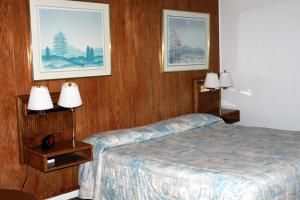 Postel nebo postele na pokoji v ubytování Motel 101