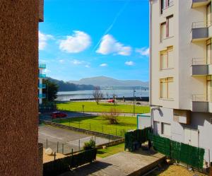 vistas al agua desde un edificio en Entre Playa y Puntal, en Somo