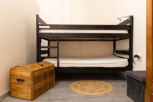 Ένα ή περισσότερα κρεβάτια σε δωμάτιο στο Gîtes le Petit Bordes - Li Biou +10 φωτογραφίες