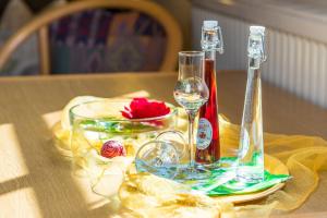 a table with a bottle of wine and a glass at Ferienwohnung Obstwiese in Hergensweiler