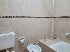 Ένα μπάνιο στο Casa Bercana, en pueblo La Caldera +12 φωτογραφίες