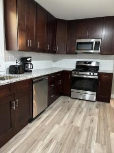 Kuchyň nebo kuchyňský kout v ubytování Winter Retreat & Summer Escape in Port Clinton