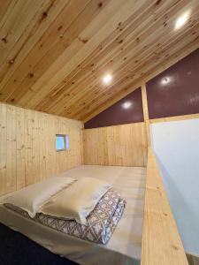 Ένα ή περισσότερα κρεβάτια σε δωμάτιο στο Whistling Woods