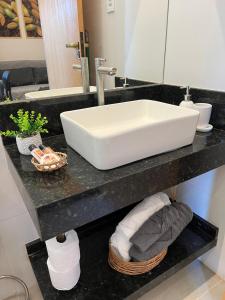 Et badeværelse på Prox ao Shopping novo e funcional + 8 billeder