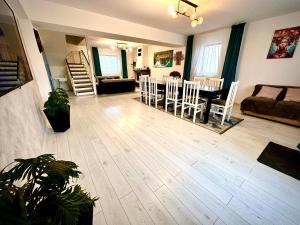 Χώρος καθιστικού στο Vila David 2 Comarnic