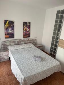 Giường trong phòng chung tại Alameda Beach I