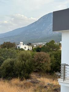 Nespecifikovaný výhled na hory nebo výhled na hory při pohledu z apartmánu