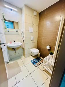 Koupelna v ubytování Siófok Panoráma Apartman + 55 fotografií