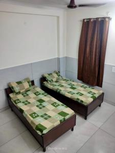 Postel nebo postele na pokoji v ubytování Chauhan Delighted Residence