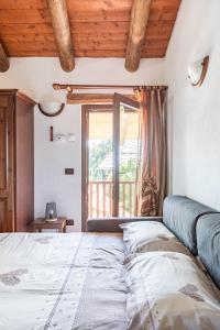 Giường trong phòng chung tại Le Nid des Rouges Gorges