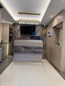 a lobby with a hotel sign on the wall at Mabledon Court Hotel in London +21 photos
