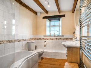 Koupelna v ubytování Wharrastone - Uk50661 + 1 fotografie