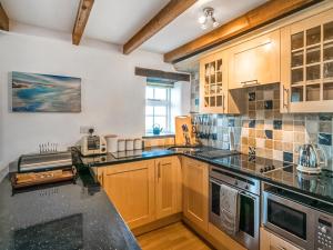 Kuchyň nebo kuchyňský kout v ubytování Wharrastone - Uk50661