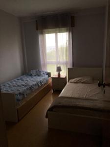 a bedroom with a bed and a window at The Calm Residence - Gondomar 