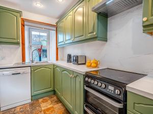 Kuchyň nebo kuchyňský kout v ubytování Balnamuir Farmhouse