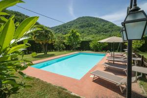 Bazén v ubytování Charming Stone House Near Lucca And Garfagnana nebo v jeho okolí