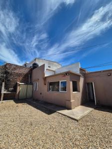 a house sitting on top of a gravel lot at Las Gonzalez in Olavarría