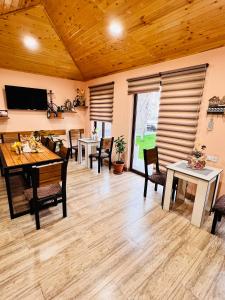 Μια τηλεόραση ή/και κέντρο ψυχαγωγίας στο MarNar Hotel +72 φωτογραφίες