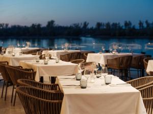 Tầm nhìn suối chảy gần khách sạn