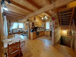 Η κουζίνα ή μικρή κουζίνα στο Smrekowa Willa