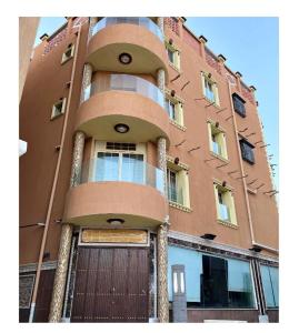 Το κτήριο όπου στεγάζεται  το διαμέρισμα +7 φωτογραφίες