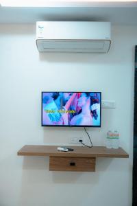 Μια τηλεόραση ή/και κέντρο ψυχαγωγίας στο SERI Hotel