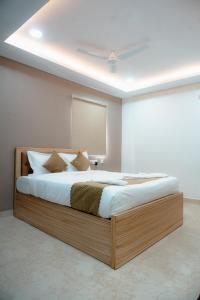 Ένα ή περισσότερα κρεβάτια σε δωμάτιο στο SERI Hotel