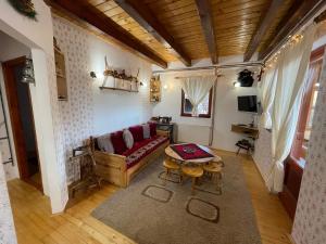 a living room with a couch and a table at Konak Mandica avlija in Zaovine
