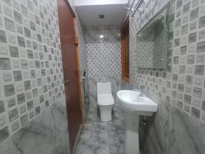 Ένα μπάνιο στο Hotel Shimla Inn