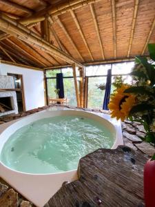 Φωτογραφία από το άλμπουμ του Oru Forest Retreat & Eco Lodge, just 15 minutes from the airport σε Ενβιγάδο +177 φωτογραφίες