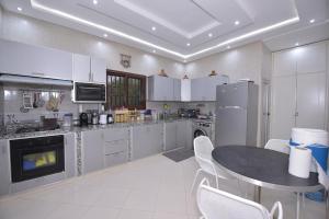 Η κουζίνα ή μικρή κουζίνα στο Villa Route de Fes in Marrakesh