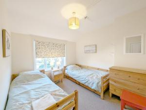 Postel nebo postele na pokoji v ubytování Leaview, Midhurst