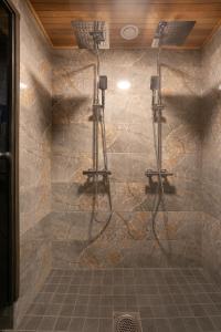 Koupelna v ubytování Kajo Glow Lodge